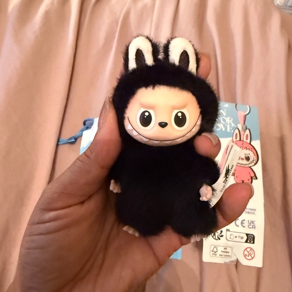 POP MART Pin for Love “R” Labubu - Picture 2 of 3